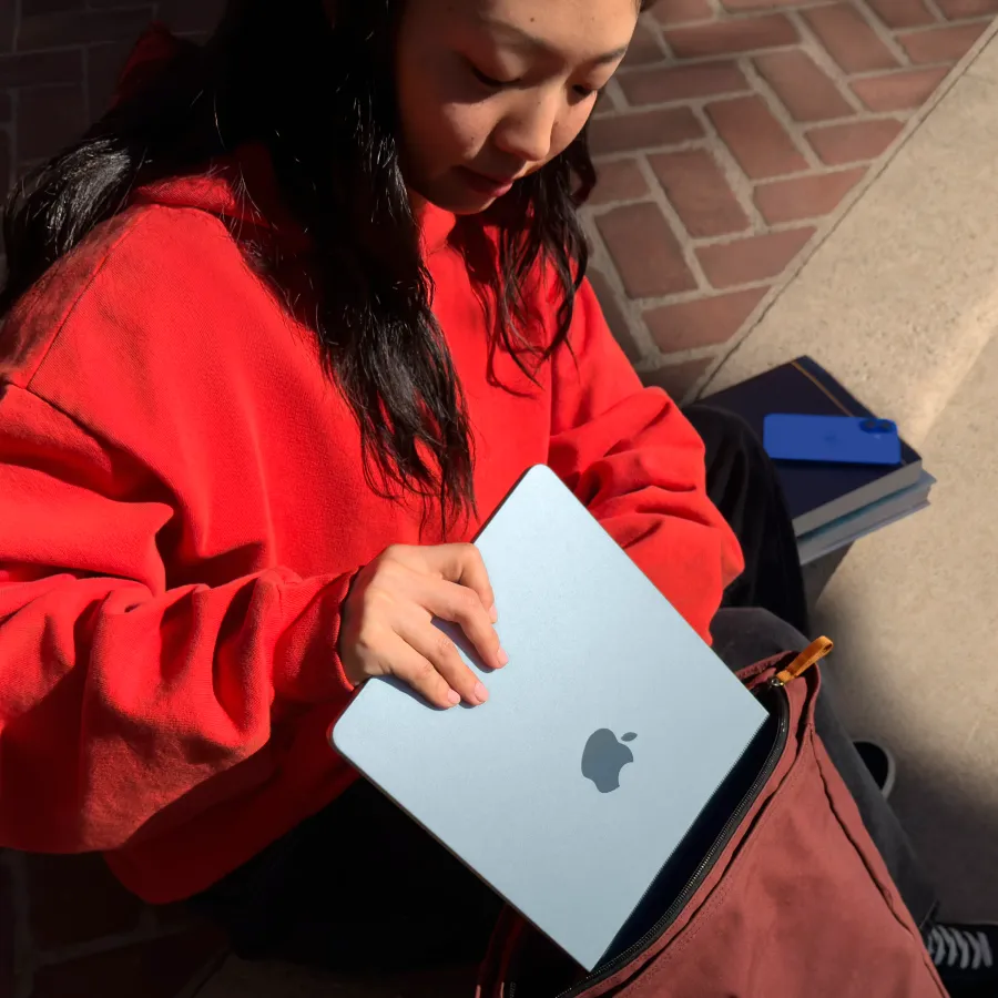 13-inch MacBook Air: Apple M4 chip with 10-core CPU and 8-core GPU
