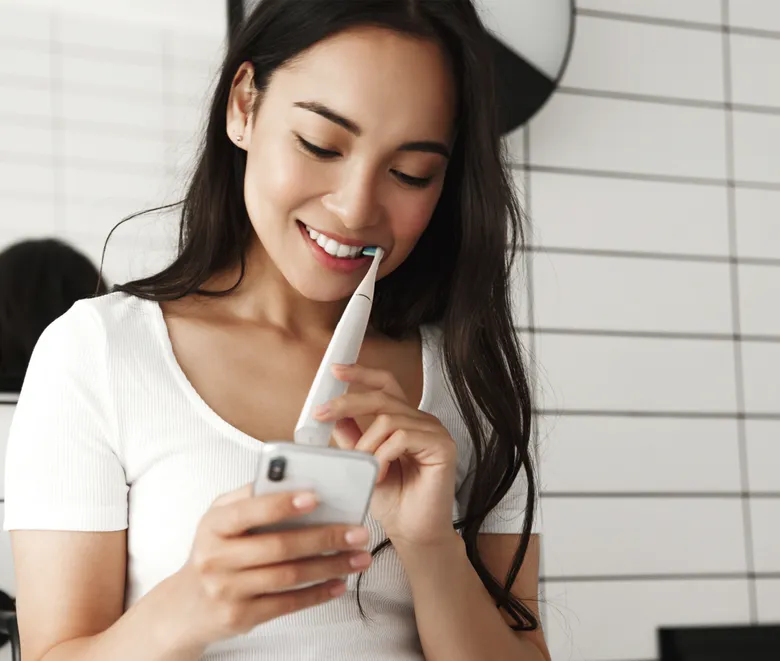 x10 razy skuteczniejsza niż szczoteczka manualna