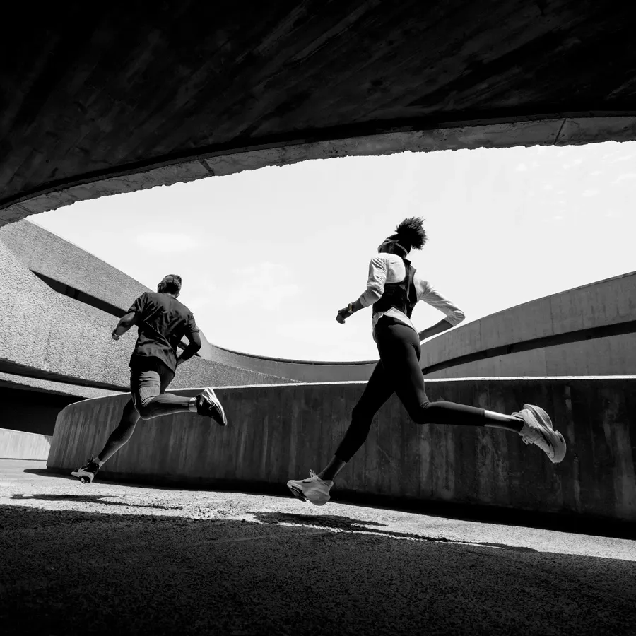 photo 4 - Apple Watch Ultra 2 GPS + Cellular, 49mm Titanium Case with Green/Grey Trail Loop - S/M, Model A2986