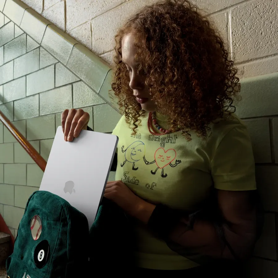 photo 7 - MacBook Air 15.3" M5 (10C CPU/10C GPU), 16 GB, 512 GB, Midnight