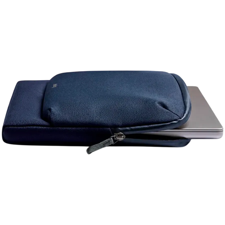 photo 4 - Чехол BELLROY Caddy для MacBook Pro 16", Тёмно-синий