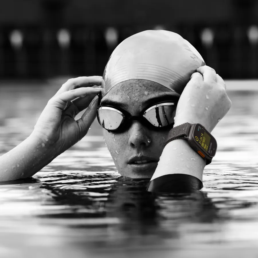 Apple Watch Ultra 2 2024, 49mm, Black Titanium, Black Titanium Milanese Loop, Small — Image №8