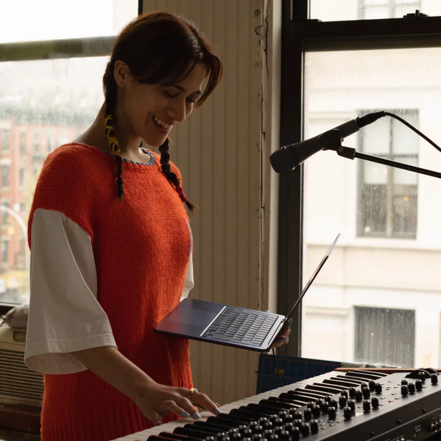 Apple MacBook Air 13.6"  Apple M2 (8C CPU/8C GPU), 16 γιγαμπάιτε, 256 γιγαμπάιτε, Ασημί, 2022 — Εικών №6