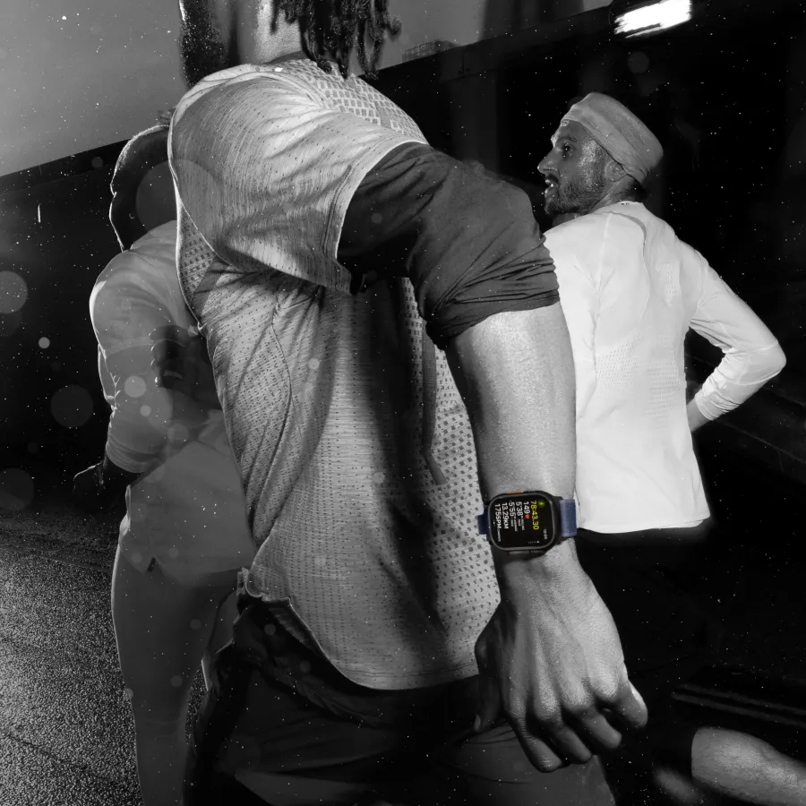 Apple Watch Ultra 2 2024, 49mm, Black Titanium, Black Ocean Band — Image №7