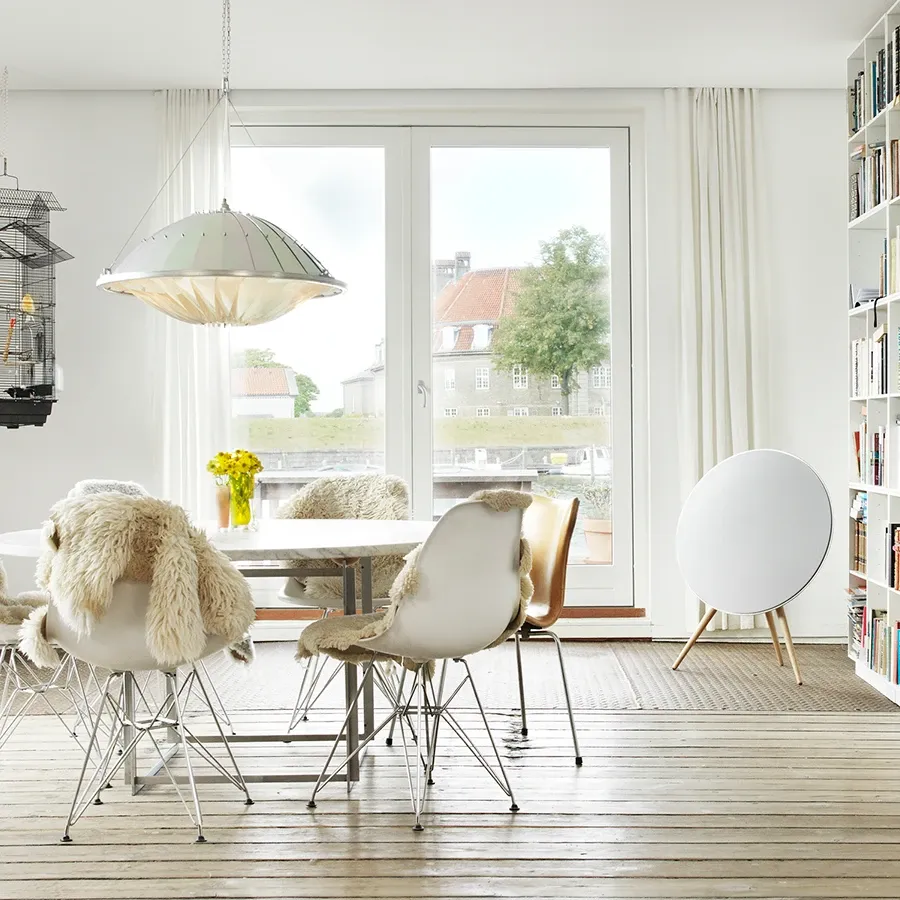 BANG & OLUFSEN Beoplay A9 4th Gen Домашняя аудиосистема, White/Oak — Изображение №4